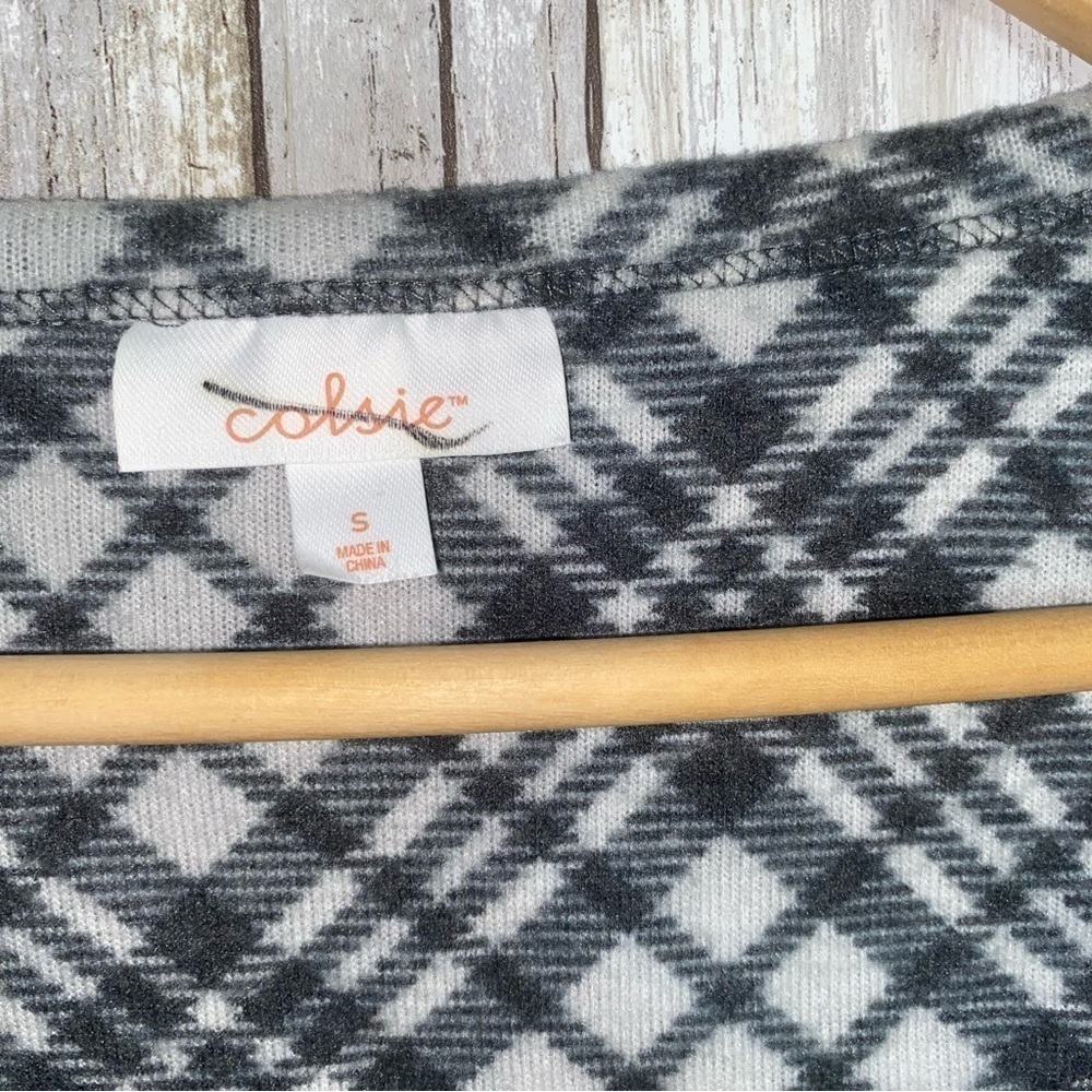Colsie Grey & White Soft Crop Sleep Top - Picture 5 of 5